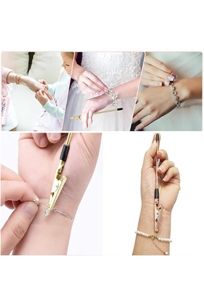 WRISTTE BİLEKLİK TAKMA YARDIMCI APARATI